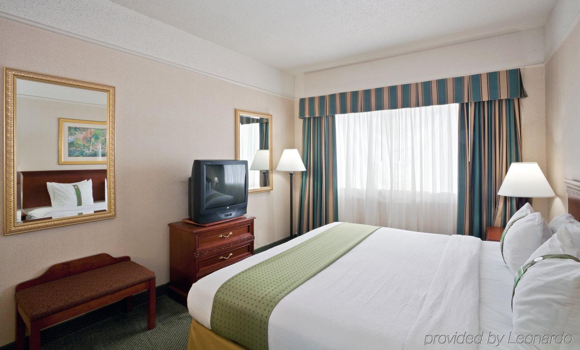 Holiday Inn Hotel & Suites Overland Park-West, An Ihg Hotel Номер фото